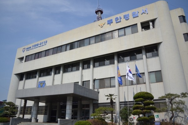  무안경찰서, 보이스피싱 예방한 은행원 2명에 감사장 전달