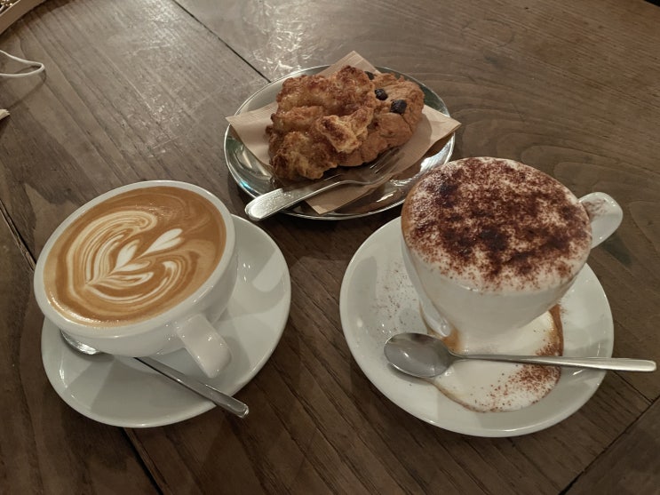  [강남역 카페] 겟썸 커피 (Get Some Coffee Downstairs) | 엔틱하고 조용한 강남역 카페 / 코코넛 라떼 맛집 / 수제 쿠키 & 스콘 베이커리 카페 / 신논현