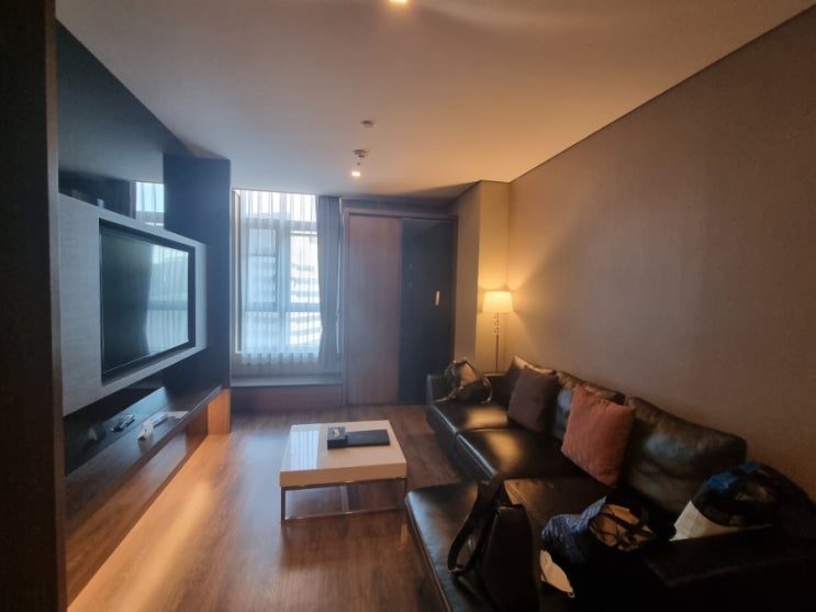  ENA Suite Hotel 스위트룸에서 연말파티 호캉스