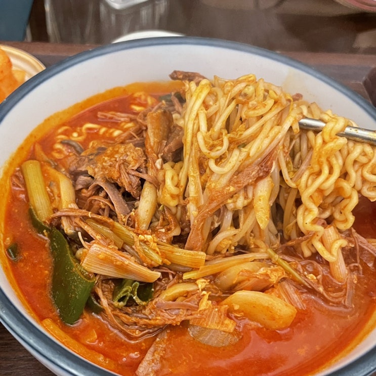  망원동밥집 '육장'= 오지게 자극적이고 맛있는 육개장라면, 혼밥하기 딱 (또간집)
