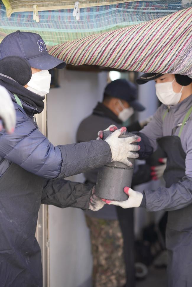 추위도 쓸쓸함도 까맣게 잊었습니다