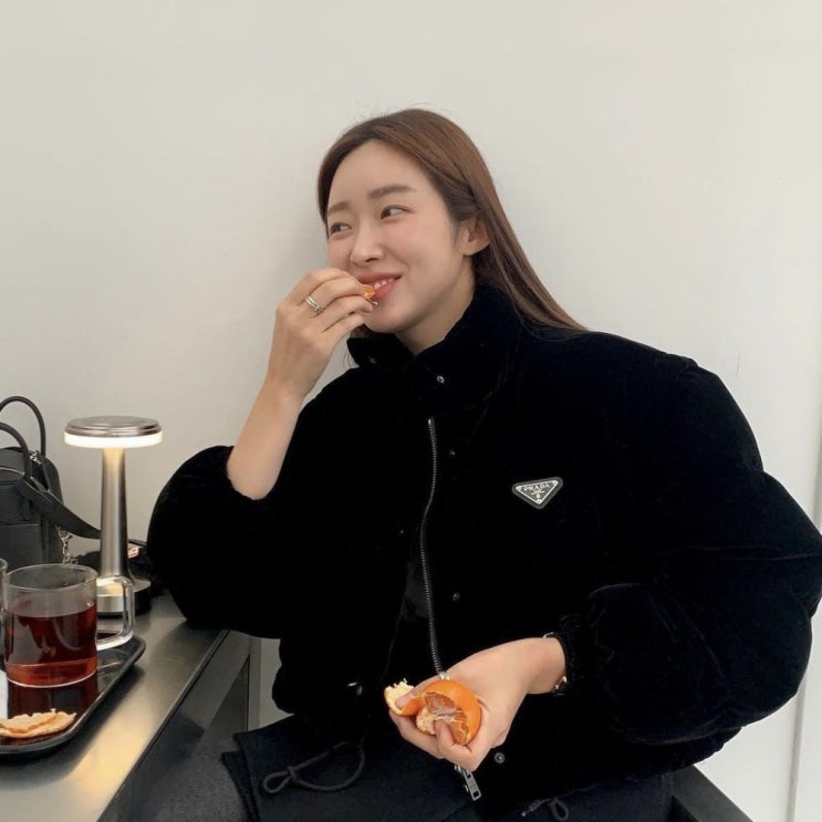  차정원 사복 패션 ootd 명품 여자 프라다 패딩 매력적이야
