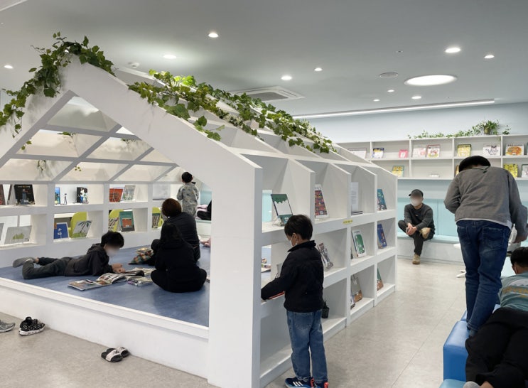 제주 아이와 가볼 만한 곳 그림책이 가득한 별이 내리는 숲 어린이 도서관