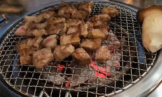  두건쓴형제정평점 이베리코목살을 구워주는 곳
