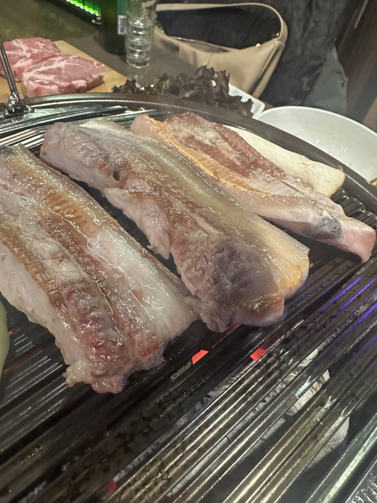  이태원 단풍나무집, 이태원 고기집에서 즐기는 제주도 흑돼지 오겹살