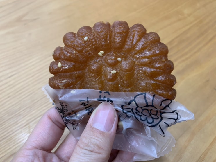 맛있는 약과 추천! 별미담 찹살꿀약과 쫀득함도 촉촉함도 느껴지는데다 적당히 달고 깨가 박혀있어 고소한맛도 나서 여기서만 주문해먹어요! 맛있는 약과 추천! 별미담 찹살꿀약과 쫀득함도 촉촉함도 느껴지는데다 적당히 달고 깨가 박혀있어 고소한맛도 나서 여기서만 주문해먹어요!
