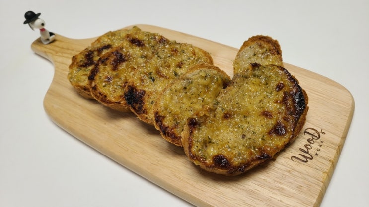 발뮤다 토스터기로 깜빠뉴 마늘빵 만들기 발뮤다 토스터기로 깜빠뉴 마늘빵 만들기