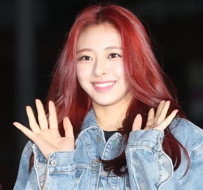 '체셔'로 컴백한 있지 유나, '성장기' 거친 뒤 더욱 '뚜렷해진' 미모 ...팬들 사이에 호불호 갈려 '체셔'로 컴백한 있지 유나, '성장기' 거친 뒤 더욱 '뚜렷해진' 미모 ...팬들 사이에 호불호 갈려