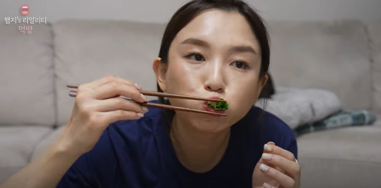 '먹방 유튜버' 햄지·문복희·쯔양, 예상 수입이 "헉~!" 눈길 끌어..."최소 월 1억 원 이상" '먹방 유튜버' 햄지·문복희·쯔양, 예상 수입이 "헉~!" 눈길 끌어..."최소 월 1억 원 이상"