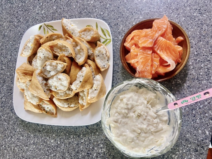  친구네 집에서 연어+유부초밥 대량..? 만들어 먹기