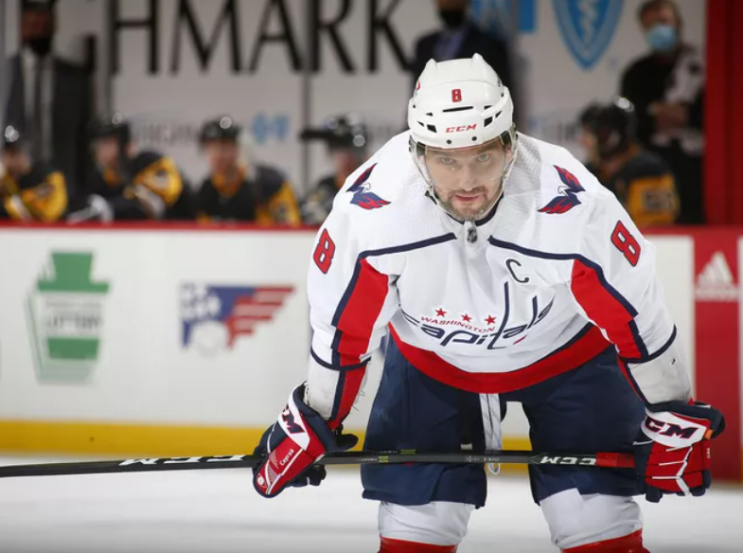 캐피털스의 알렉스 오베치킨이 NHL 역사상 800골을 넣은 세 번째 선수가 되었습니다. 캐피털스의 알렉스 오베치킨이 NHL 역사상 800골을 넣은 세 번째 선수가 되었습니다.