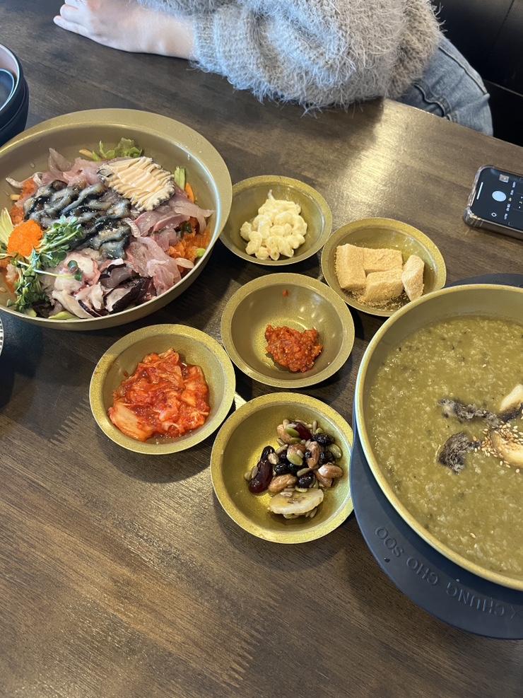  속초 청초수물회에서 인생 물회랑 전복죽 먹기(물회 별로 안 좋아하는 사람의 물회 먹기)