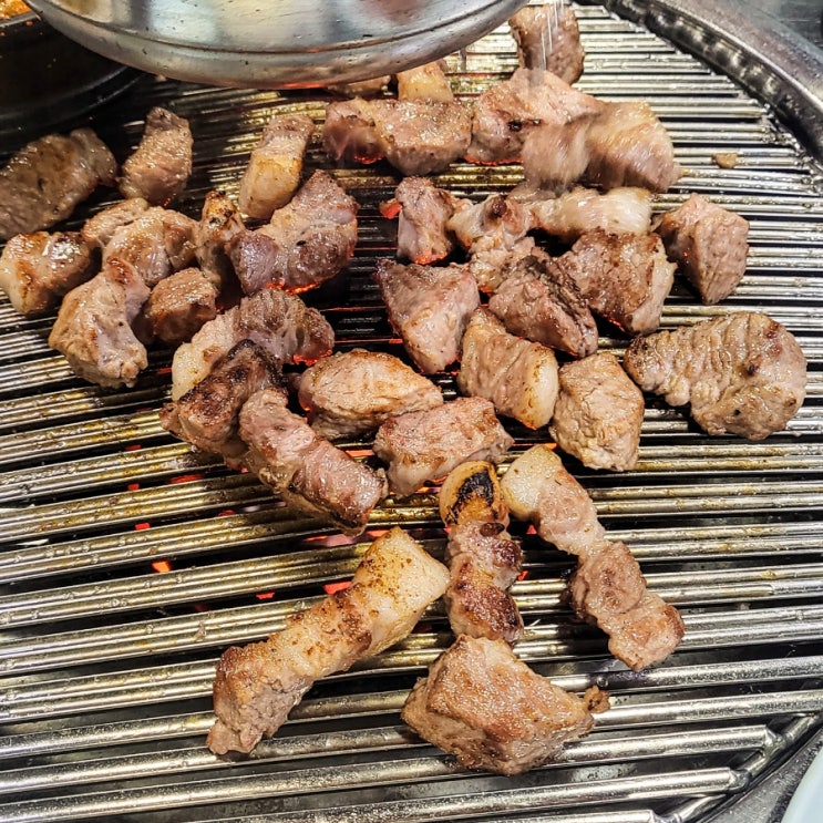  영등포 고기집 노포 감성 제대로 나는 '연탄불생고기'