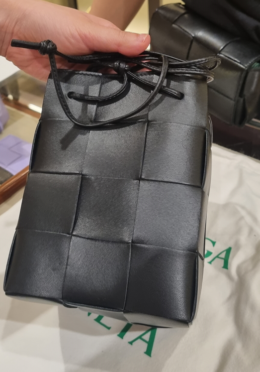  보테가베네타 카세트 버킷백 후기, 가격정보