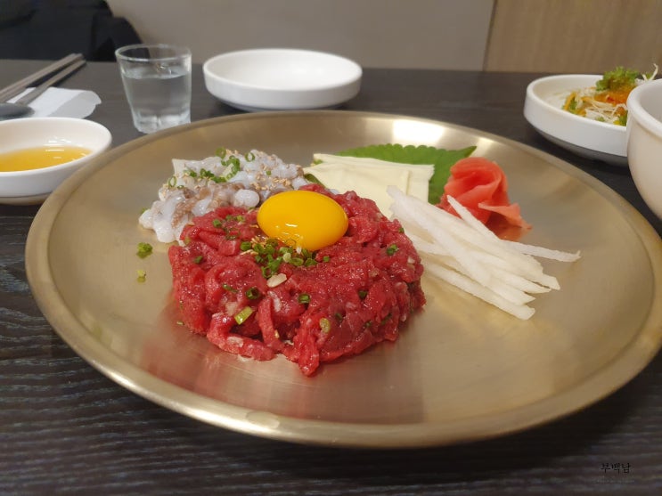  부산 부평동 샤르르녹아없어지는 쫀득한 육회 유쾌한육회
