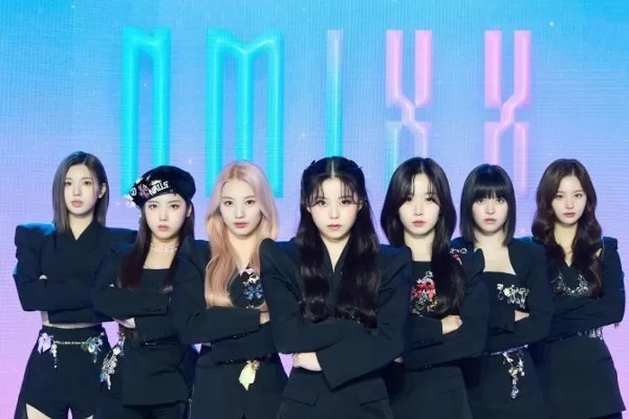 "갈 길 잃은 손" 엔믹스 설윤, 전 멤버 지니 탈퇴 후 '반쪽 하트' 만들었다 주춤 "갈 길 잃은 손" 엔믹스 설윤, 전 멤버 지니 탈퇴 후 '반쪽 하트' 만들었다 주춤
