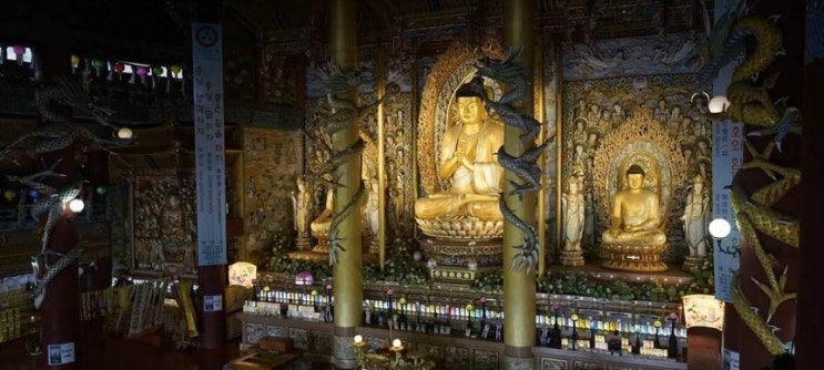  Yakcheonsa Temple in Jeju Island