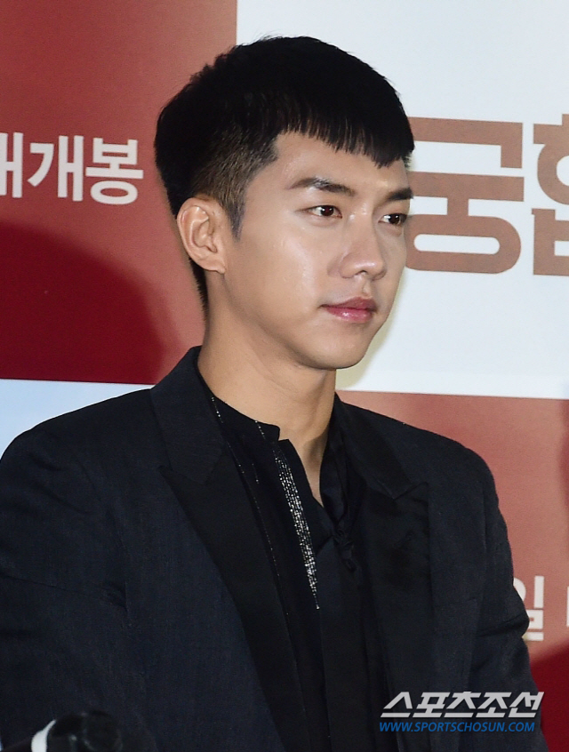 '마이너스 가수'로 18년 버틴 이승기...후크의 일방적 '50억' 투척에 터진 분노 '마이너스 가수'로 18년 버틴 이승기...후크의 일방적 '50억' 투척에 터진 분노