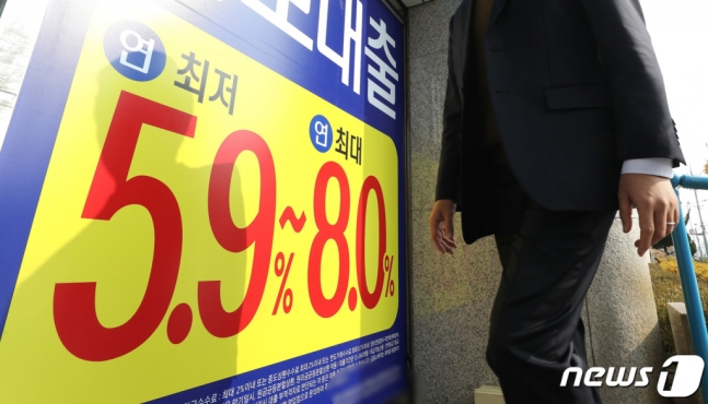 "한달 이자 61만→142만원"…대출자 보릿고개, 내년까지 이어진다 "한달 이자 61만→142만원"…대출자 보릿고개, 내년까지 이어진다