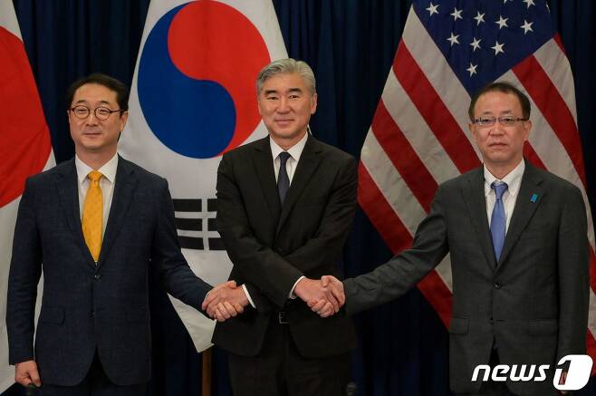 북한의 <b>탄도미사일</b> 도발 <b>재개</b>에 한국-미국 · 한국-일본 북핵... 