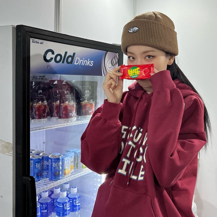  레드벨벳 슬기가 착용한 버건디 셋업 브랜드는?