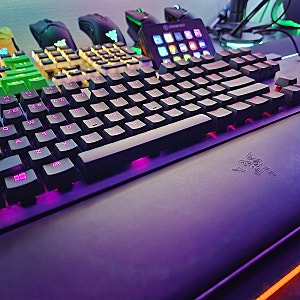 [내돈 내산] 레이저 헌츠맨 V2 텐키리스 Clicky RAZER HUNTSMAN V2 TKL Clicky