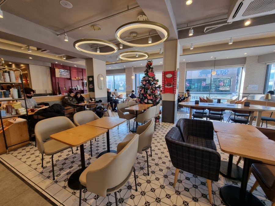 투썸플레이스 강원홍천점 사진 2