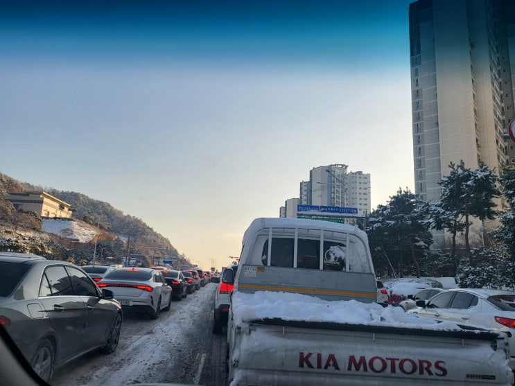  눈 쌓인 풍경 속  출근길