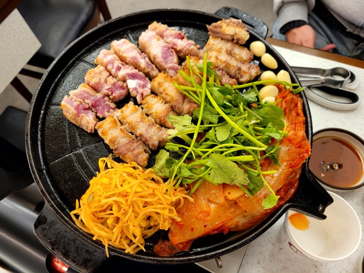  신당역맛집 태태삼겹 신당본점 두툼한 삼겹살 고기집