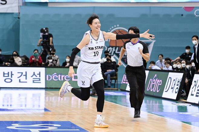 <b>박지수</b>의 행복<b>농구</b>를 기대하며