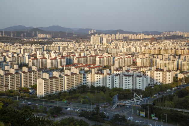  16억 주고 산 송도 아파트, 9억에 손절…중국인도 백기 들었다