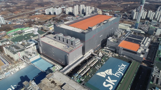 반도체한파 예상보다 더 거세다…삼성전자·SK하이닉스 '실적 충격' 반도체한파 예상보다 더 거세다…삼성전자·SK하이닉스 '실적 충격'