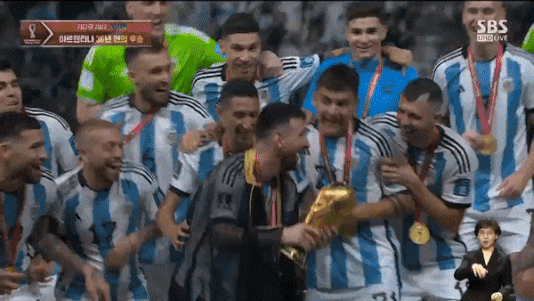  Hi !!!  Did you guys watch"World Cup final between France  and Argentina  " last night?