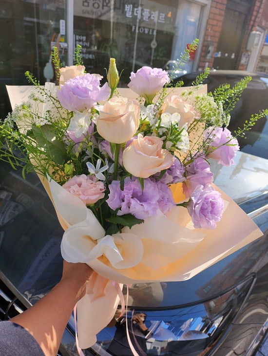 [동대신동 꽃집] 리시안셔스, 델피늄으로 꾸민 졸업식 꽃다발