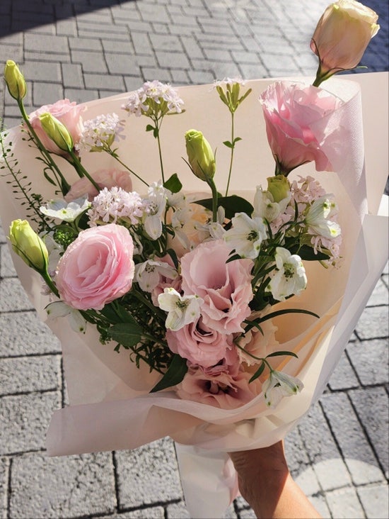 [부산대신동꽃집/동대신동 꽃집 빌데플레르] 졸업식을 맞아 선생님께 드리는 꽃다발
