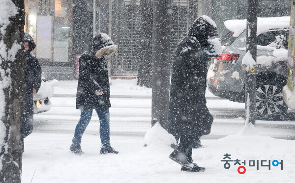 강추위 지속 '한파' … 제천 영하 15.6도