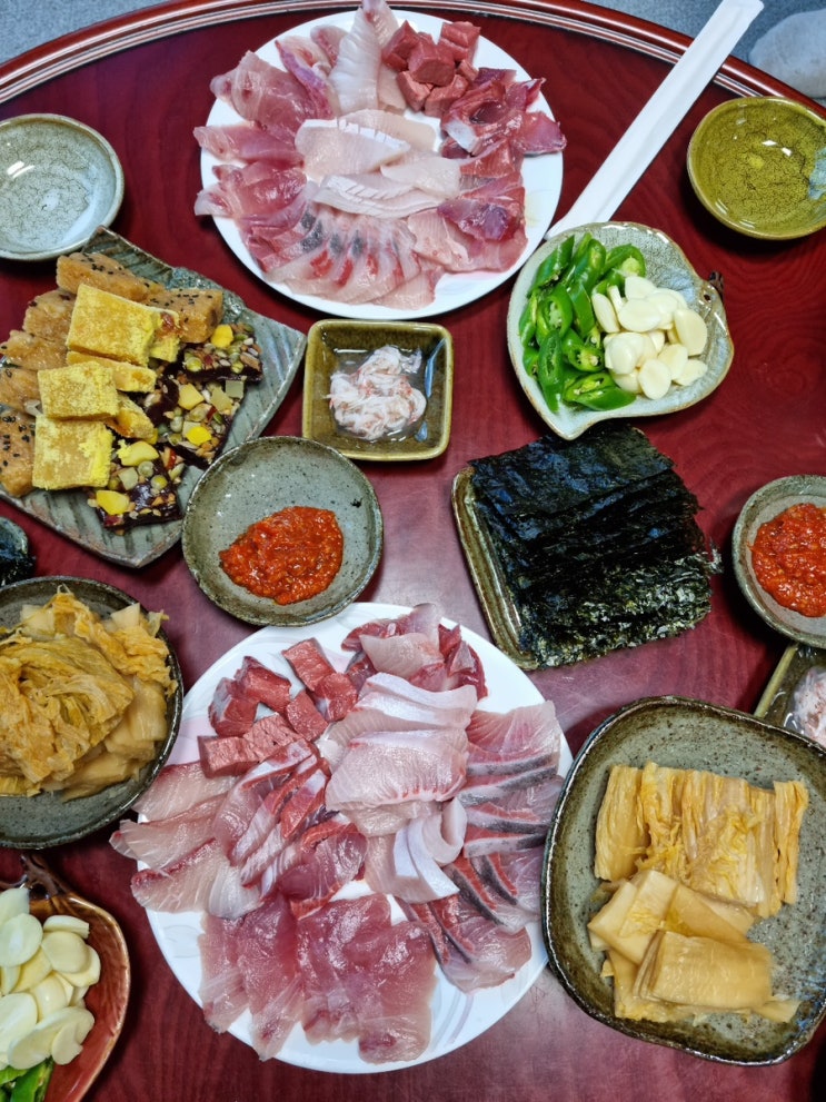  맛있는 거 옆에 맛있는 거