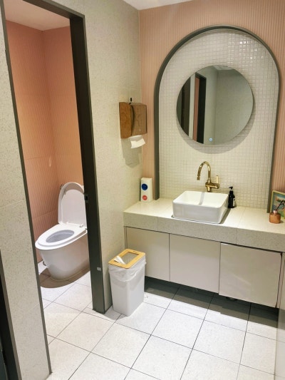 Pingkeuraebitgadeun Restroom — photo 1