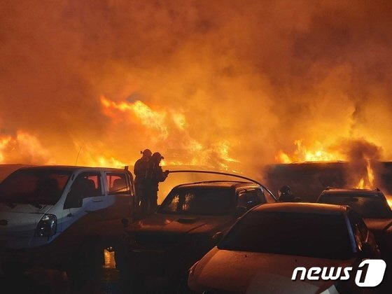  건조한 날씨 잇단 화재사고 발생 강릉 폐차장 화재 및 폐기 재활용공장 화재사건