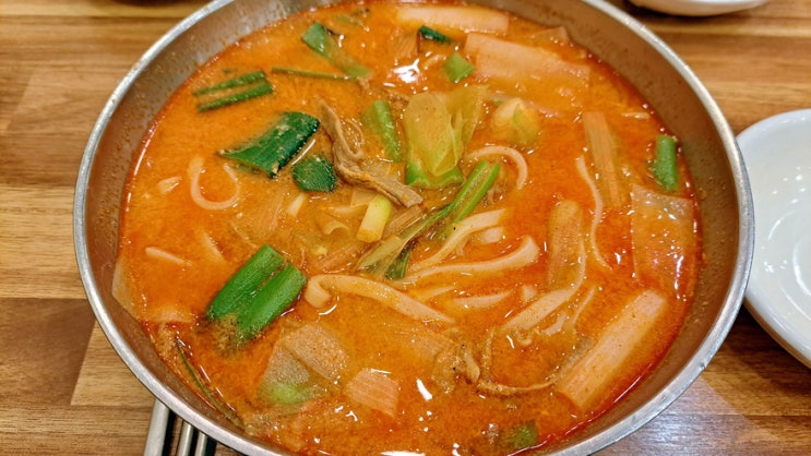 오늘의 광화문 점심은 이화수 육개장 육칼과 식후땡 라라당 커피 오늘의 광화문 점심은 이화수 육개장 육칼과 식후땡 라라당 커피