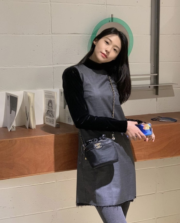  설현 미우미우 원피스 레이어드 코디 핵 예뽀