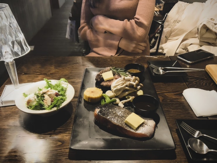  홍대 데이트 추천 맛집! 홍대 와인바 홍대 스테이크 맛집 와인&그릴 디마로네 후기