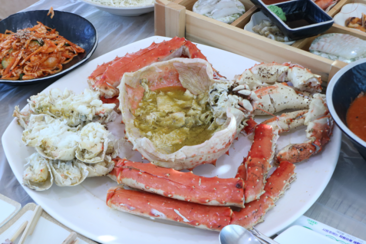  속초 맛집 비치대게 & 찐빵땟거리에서 대게찜이랑 찐빵으로 먹방 찍고 왔어요.