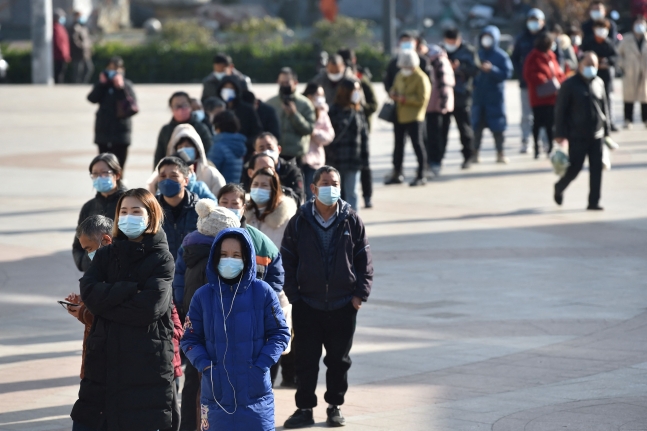 中 코로나 의료대란... “베이징서만 재택치료 중 하루 2700명 숨져”