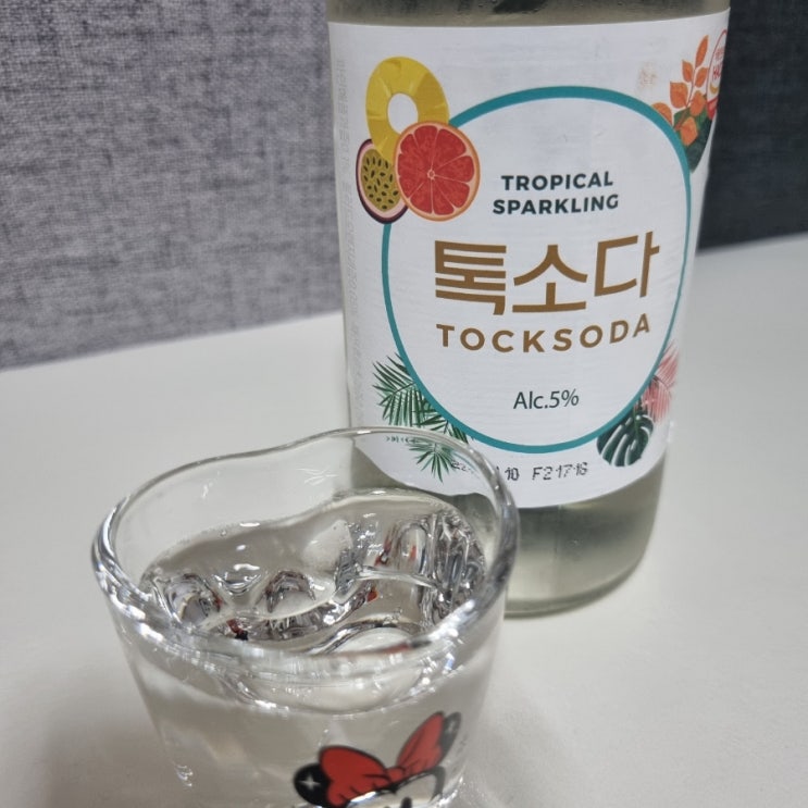  스페인 와인이 톡! 트로피칼 스파클링 톡소다 , 스파클링소주 화이트와인