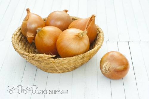 고혈압 예방하는 양파의 효능, 양파즙 잘 고르려면… 고혈압 예방하는 양파의 효능, 양파즙 잘 고르려면…