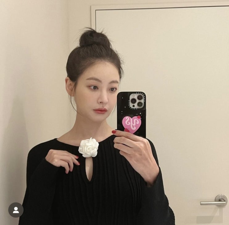  오연서 YCH 와이씨에이치 컷아웃 니트 시크미 넘쳐