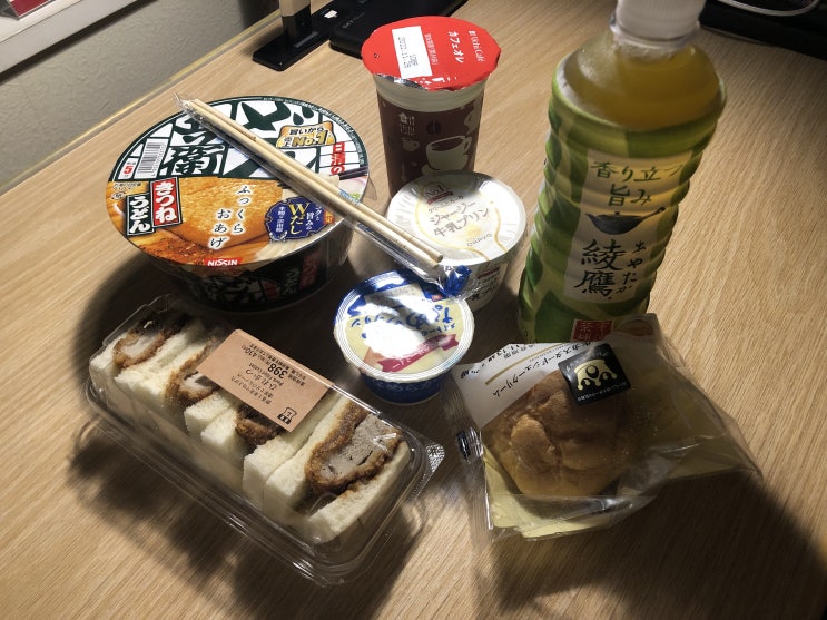  일본 로손편의점 추천! 키츠네 우동, 카츠샌드위치, 쟈지푸딩 등