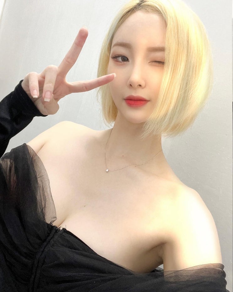 치어리더 서현숙, 크리스마스 맞아 섹시 산타로 변신...우월한 비주얼과 몸매 뽐내자 감탄 쏟아져 치어리더 서현숙, 크리스마스 맞아 섹시 산타로 변신...우월한 비주얼과 몸매 뽐내자 감탄 쏟아져