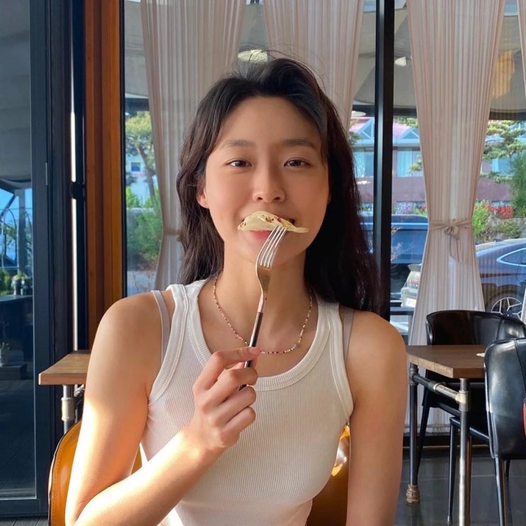 걸그룹 AOA 출신 설현, 탄탄한 등 근육 드러냈다...끈 하나로 가린 매끈한 뒤태 "여전히 뒤태 미인" 걸그룹 AOA 출신 설현, 탄탄한 등 근육 드러냈다...끈 하나로 가린 매끈한 뒤태 "여전히 뒤태 미인"